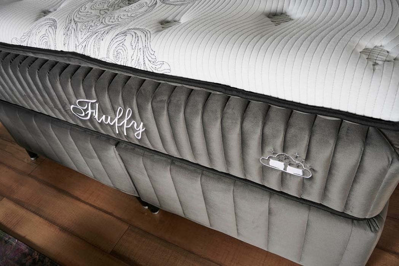 FLUFFY Lit coffre, Tête de lit et Matelas Gris orthopédique à système de ressort ensaché - Bella Home