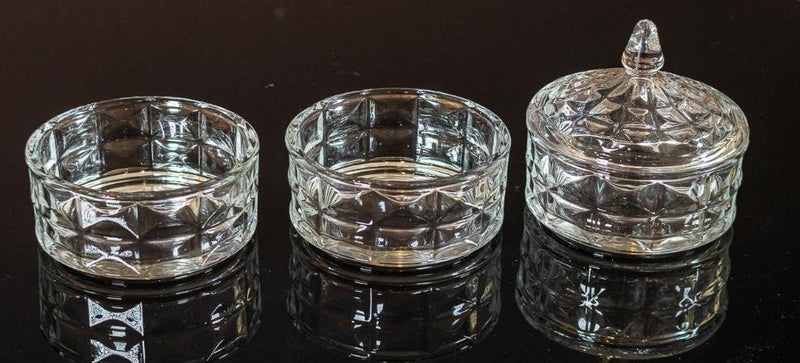 Bonbonnière à 3 étages en verre empilables avec couvercle Kapaklı istiflenebilir 3 kademeli cam şeker kutusu Stapelbare 3-stufige glasbonbonnière mit Deckel