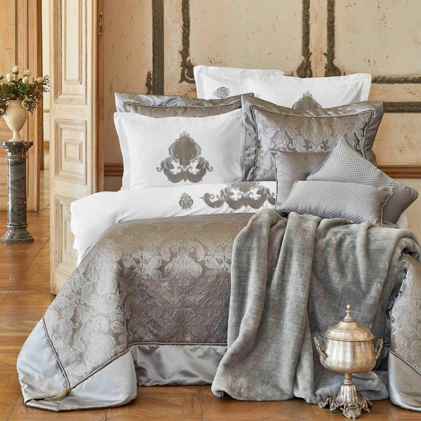 KARACA HOME CORNELIA Linge de lit complet anthracite en soie 13 pièces KARACA HOME CORNELIA  Antrasit  13 parça ipek private çeyiz seti KARACA HOME AMAR  Blauer Doppel-Bettbezug aus 100% Baumwolle 